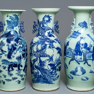 Trois vases en porcelaine de Chine bleu et blanc sur fond céladon, 19ème