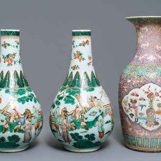 Une paire de vases en porcelaine de Chine famille verte et un vase en famille rose, 19ème