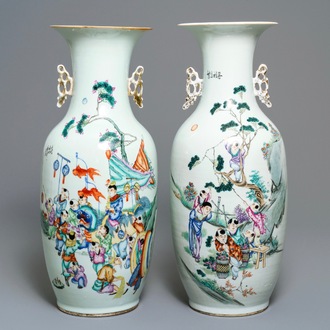 Deux vases en porcelaine de Chine famille rose à décor de garçons jouants, 19/20ème