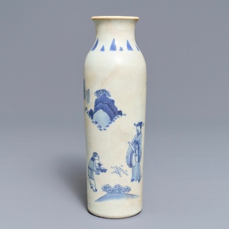 Een Chinese blauwwitte rouleau vaas met figuratief decor, Hatcher cargo, Transitie periode