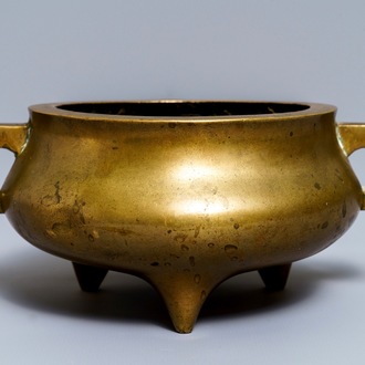 Un brûle-parfum tripod en bronze, marque de Qianlong, Chine, 19ème