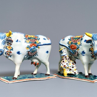 Deux modèles de vaches sur un tertre en faïence de Delft polychrome, 18ème