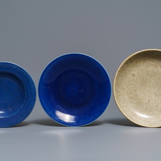 Two Chinese monochrome blue and one ge-type crackle-glazed dish, 18/19th C.