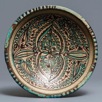A deep Islamic pottery ornamental dish, Bukhara, Uzbekistan, 17/18th C.