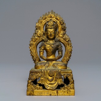 Une figure d'Amitayus en bronze doré datée 1770, Sino-Tibet, Qianlong