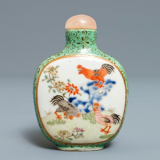 Une tabatière en porcelaine de Chine famille rose, marque et époque de Daoguang