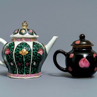 Deux theières couvertes en porcelaine de Chine famille noire, Yongzheng/Qianlong