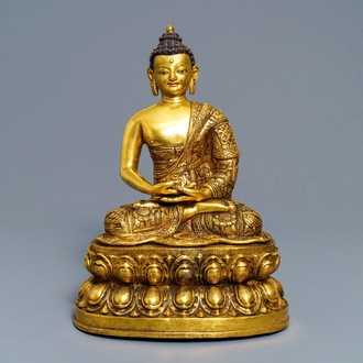 Une grande figure d'Amitayus en bronze doré, Chine, 19/20ème