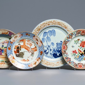 Quatre assiettes en porcelaine de Chine famille rose et de style Imari, Qianlong