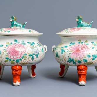 Une paire de terrines couvertes en porcelaine de Chine famille rose, 19/20ème
