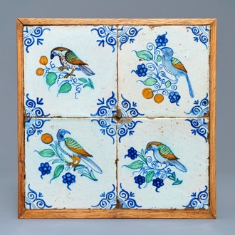 Quatre carreaux en faïence de Delft polychrome à décor d'oiseaux, 17ème