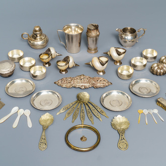 A varied collection of small silverware and mother of pearl, 19/20th C.