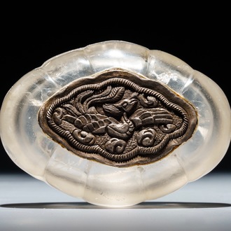 Une boîte couverte en cristal de roche incrusté d'une plaque en argent, Chine, 17/18ème