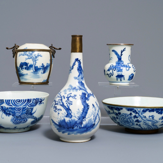 Une collection variée en porcelaine de Chine 'Bleu de Hue' pour le Vietnam, 19ème