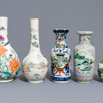 Cinq vases en porcelaine de Chine famille rose et verte, 19ème