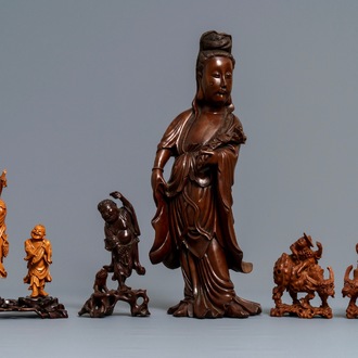 Zes Chinese houten figuren, 19/20e eeuw