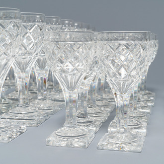 Un ensemble de 50 verres en cristal Val-Saint-Lambert, 20ème
