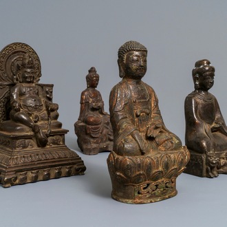 Quatre figures de Bouddha en bronze, Chine, Japon et Corée, 18/19ème