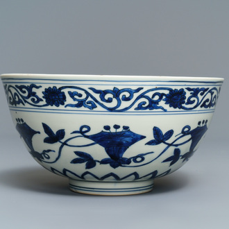 Een keizerlijke Chinese blauwwitte 'palace bowl', Wanli merk en periode