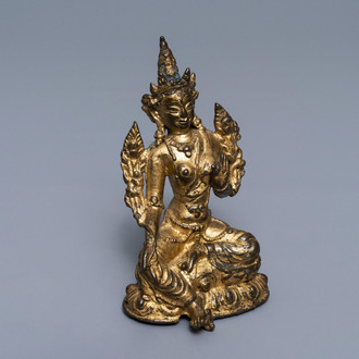 Une figure d'une Tara Verte en bronze doré, Sino-Tibet, 17/18ème