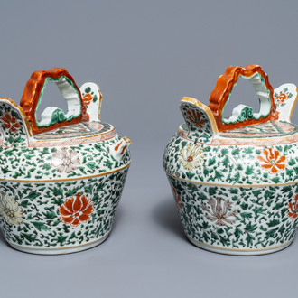 A pair of Chinese famille verte lime pots for the Vietnamese market, Kangxi