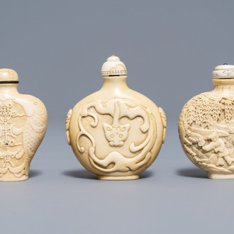 Trois tabatières en ivoire sculpté, Chine, 19ème