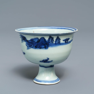 Een Chinese blauw-witte stem cup met landschapsdecor, Transitie periode