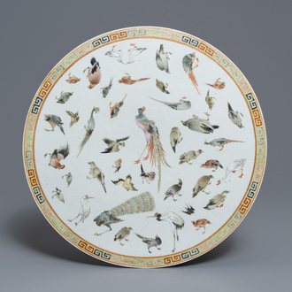 Une plaque en porcelaine de Chine famille rose à décor d'oiseaux, 19ème
