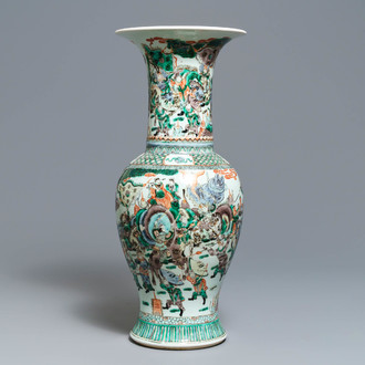 A Chinese famille verte yenyen 'warriors' vase, 19th C.