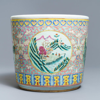 Une jardinière en porcelaine de Chine famille rose, 19ème