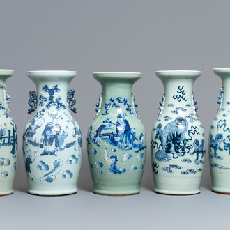 Vijf Chinese vazen met blauw-wit decor op celadon fondkleur, 19e eeuw