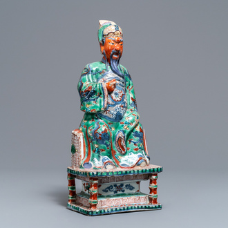 Een Chinese wucai figuur van Guan Yu, Ming