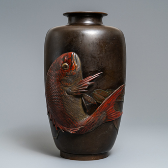 A large Japanese bronze vase with a koi, Meiji, 19th C.