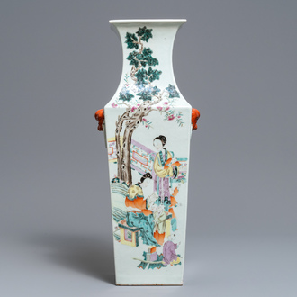 Un vase de forme carré en porcelaine de Chine qianjiang cai, 19/20ème