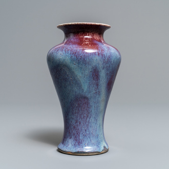 Een Chinese vaas met flambé glazuur, 18/19e eeuw