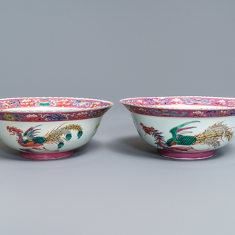 Une paire de bols en porcelaine de Chine famille rose pour le marché Peranakan ou Straits, 19ème