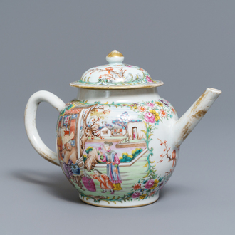 Een Chinese famille rose theepot met mandarijns decor, Qianlong