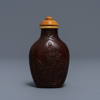 A Chinese dried gourd ‘butterfly, peony and lotus’ snuff bottle, Qianlong mark, 19th C.