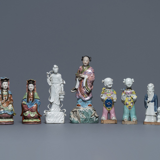 Une collection variée de figures en porcelaine de Chine, 18ème et après