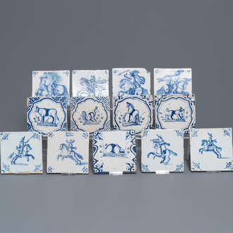 Quinze carreaux en faïence de Delft bleu et blanc à décor de chevaliers et d'animaux, 17/18ème