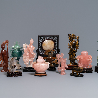 Twelve Chinese hardstone sculptures and a plaque mounted in a wooden table screen, 19/20th C.