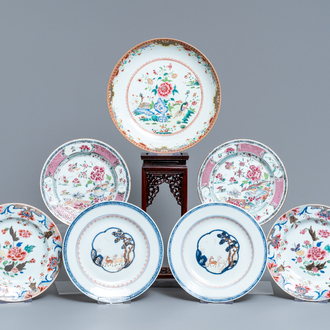 Sept assiettes en porcelaine de Chine famille rose et rouge de fer, Yongzheng/Qianlong