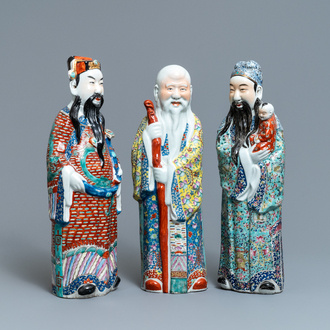 Trois figures des Trois Étoiles du Bonheur en porcelaine de Chine famille rose, 19/20ème
