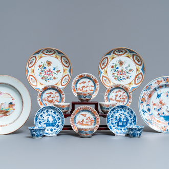 Een collectie Chinees blauw-wit, famille rose en Imari-stijl porselein, Kangxi/Qianlong