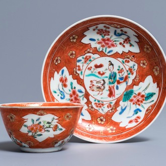 Une tasse et soucoupe en porcelaine de Chine famille rose, Yongzheng