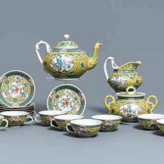 Un service à thé en porcelaine de Chine famille verte à fond jaune, 19ème