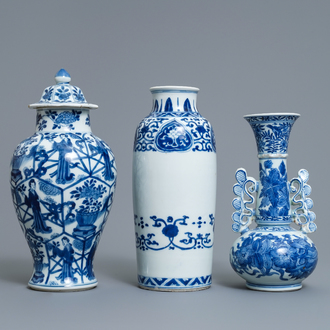 Drie Chinese blauw-witte vazen, Kangxi