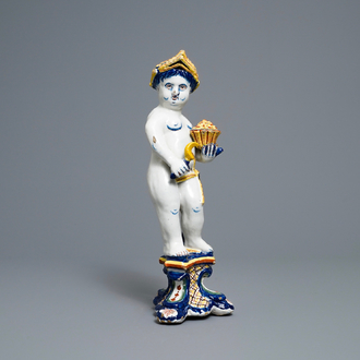 Een polychrome Delftse figuur van een jongen, allegorie van de lente, 18e eeuw