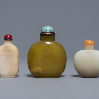 Three Chinese jade snuff bottles, 18/19th C.