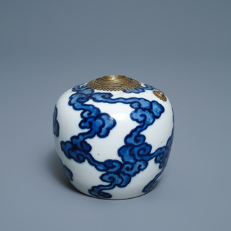 A Chinese blue and white Vietnamese market 'Bleu de Hue' water pipe, 18/19th C.